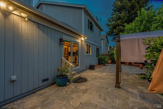 187 Wikiup Meadows Dr, Santa Rosa, CA 95403