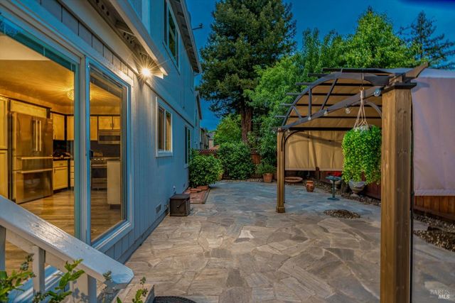 187 Wikiup Meadows Dr, Santa Rosa, CA 95403