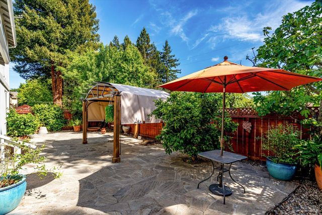 187 Wikiup Meadows Dr, Santa Rosa, CA 95403