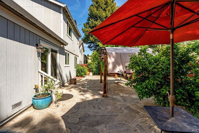 187 Wikiup Meadows Dr, Santa Rosa, CA 95403