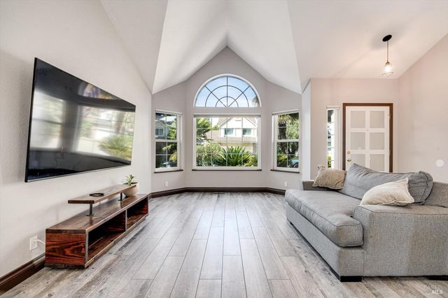 187 Wikiup Meadows Dr, Santa Rosa, CA 95403