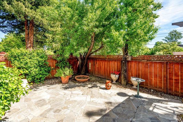 187 Wikiup Meadows Dr, Santa Rosa, CA 95403