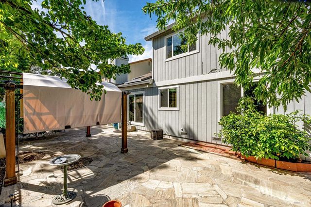 187 Wikiup Meadows Dr, Santa Rosa, CA 95403