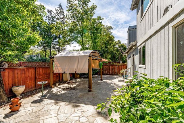 187 Wikiup Meadows Dr, Santa Rosa, CA 95403