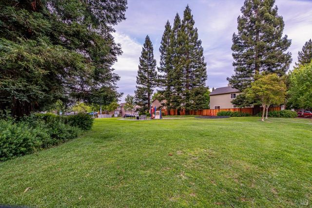187 Wikiup Meadows Dr, Santa Rosa, CA 95403