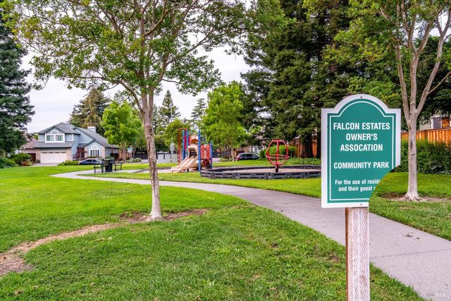 187 Wikiup Meadows Dr, Santa Rosa, CA 95403