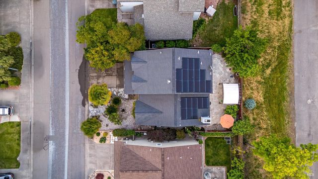 187 Wikiup Meadows Dr, Santa Rosa, CA 95403