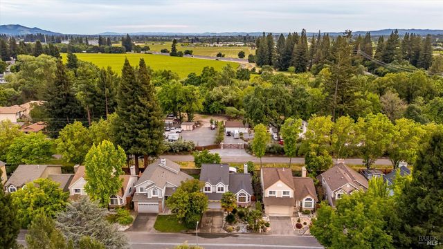 187 Wikiup Meadows Dr, Santa Rosa, CA 95403