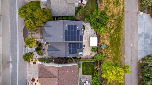 187 Wikiup Meadows Dr, Santa Rosa, CA 95403