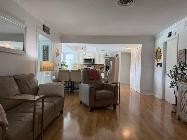 10124 Seagrape Way, Palm Beach Gardens, FL 33418