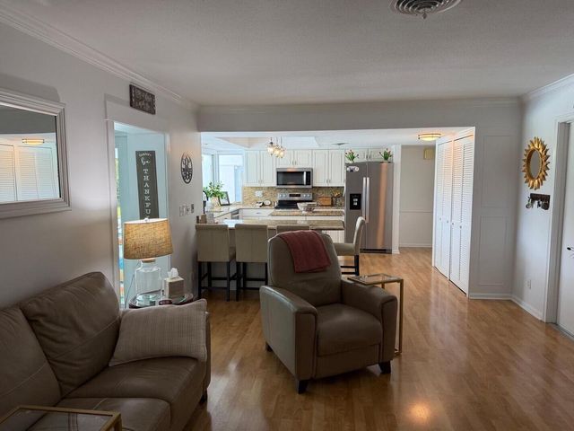 10124 Seagrape Way, Palm Beach Gardens, FL 33418
