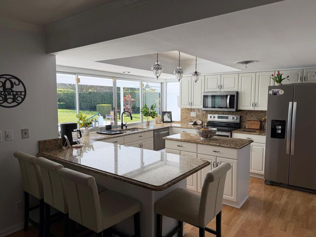 10124 Seagrape Way, Palm Beach Gardens, FL 33418
