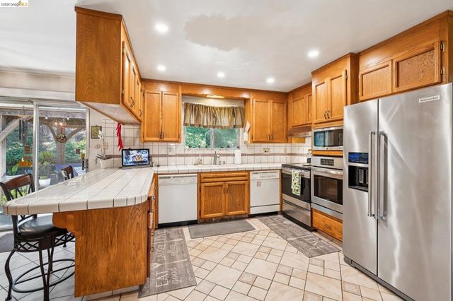 11233 Monan St, Oakland, CA 94605