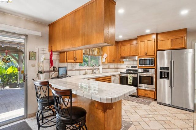 11233 Monan St, Oakland, CA 94605