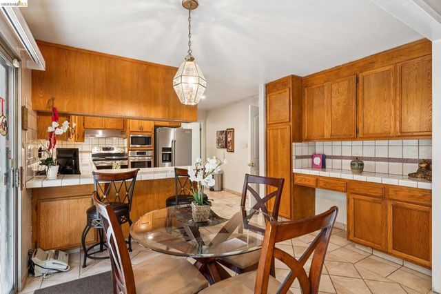 11233 Monan St, Oakland, CA 94605
