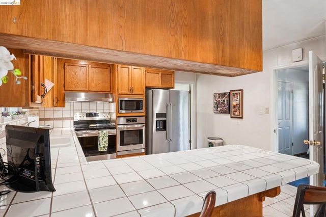 11233 Monan St, Oakland, CA 94605