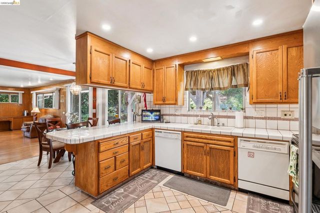 11233 Monan St, Oakland, CA 94605