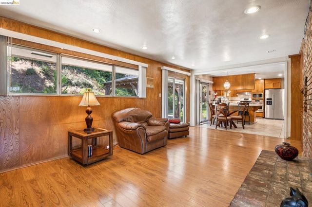 11233 Monan St, Oakland, CA 94605