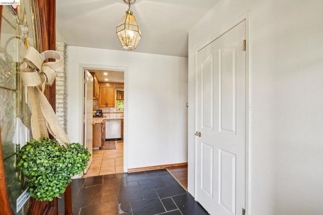 11233 Monan St, Oakland, CA 94605