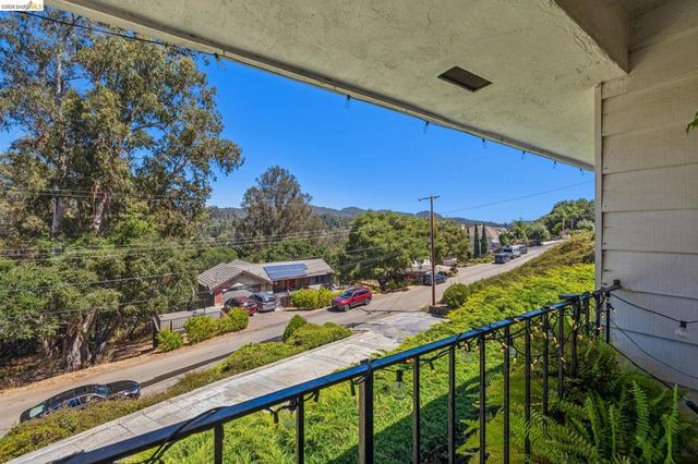 11233 Monan St, Oakland, CA 94605