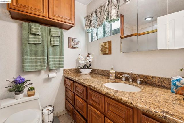 11233 Monan St, Oakland, CA 94605