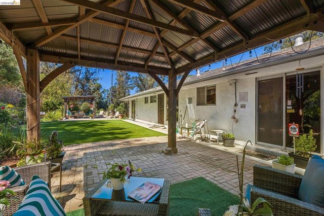 11233 Monan St, Oakland, CA 94605
