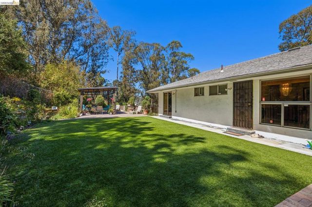 11233 Monan St, Oakland, CA 94605