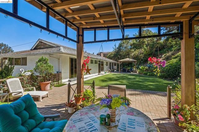 11233 Monan St, Oakland, CA 94605