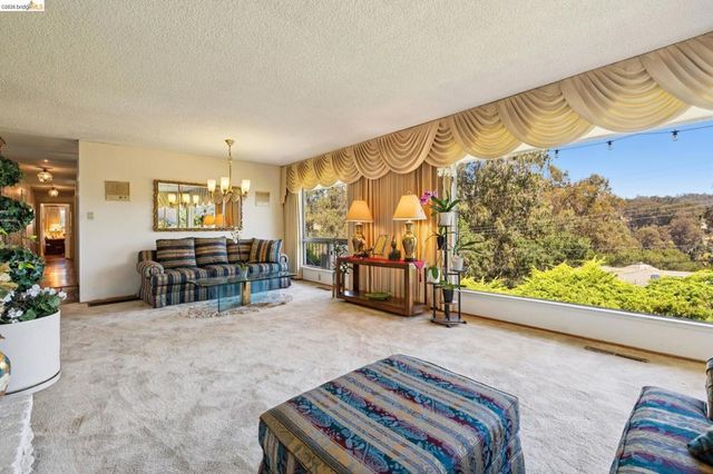 11233 Monan St, Oakland, CA 94605