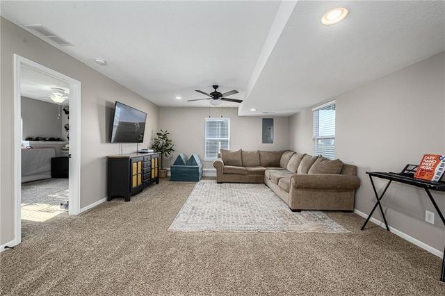 6996 141st Street, Basehor, KS 66007