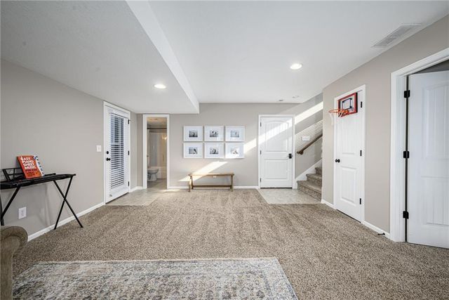 6996 141st Street, Basehor, KS 66007