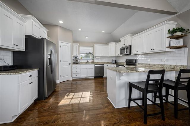 6996 141st Street, Basehor, KS 66007