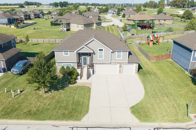 6996 141st Street, Basehor, KS 66007
