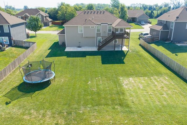 6996 141st Street, Basehor, KS 66007