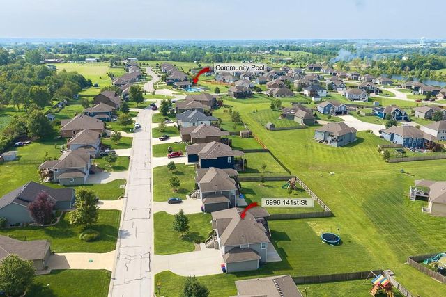 6996 141st Street, Basehor, KS 66007