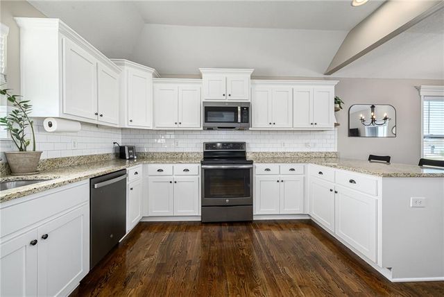 6996 141st Street, Basehor, KS 66007