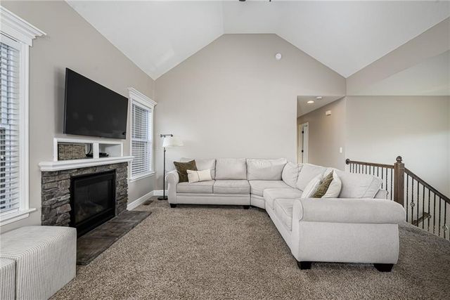 6996 141st Street, Basehor, KS 66007