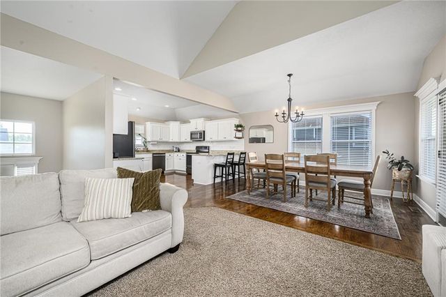 6996 141st Street, Basehor, KS 66007