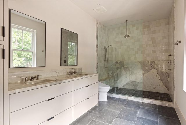 5641 Holly Springs Drive, Houston, TX 77056