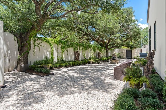 5641 Holly Springs Drive, Houston, TX 77056