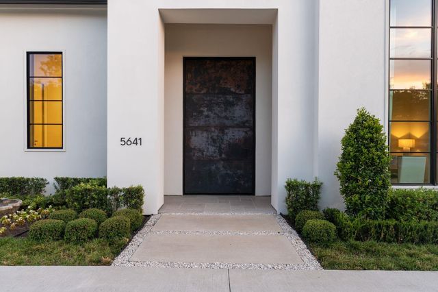 5641 Holly Springs Drive, Houston, TX 77056