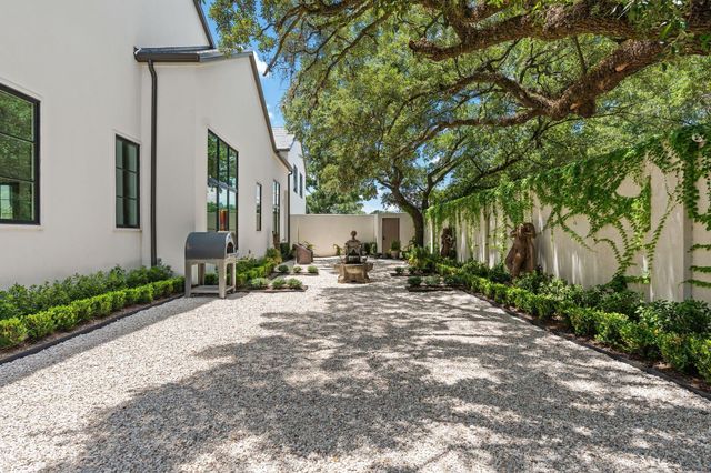 5641 Holly Springs Drive, Houston, TX 77056