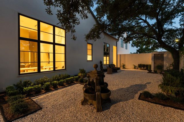 5641 Holly Springs Drive, Houston, TX 77056
