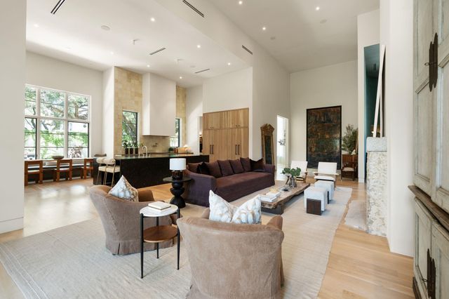 5641 Holly Springs Drive, Houston, TX 77056