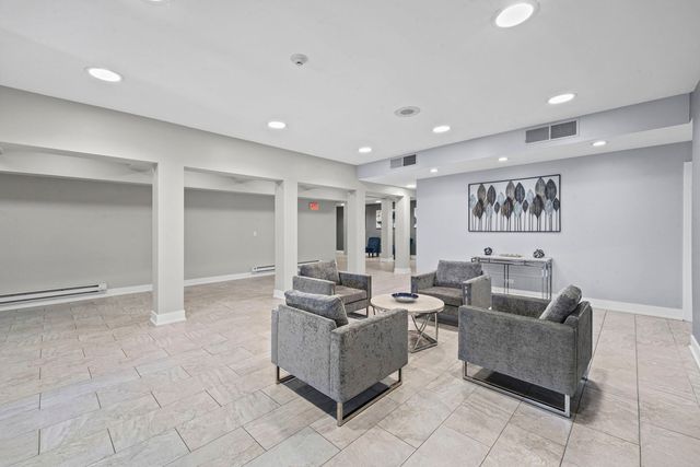 1795 Lake Cook Road 110, Highland Park, IL 60035