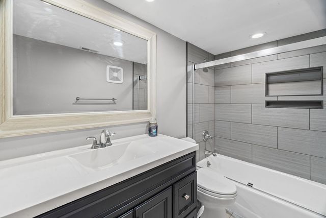 1795 Lake Cook Road 110, Highland Park, IL 60035