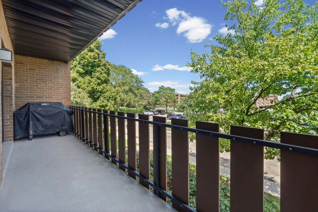 1795 Lake Cook Road 110, Highland Park, IL 60035