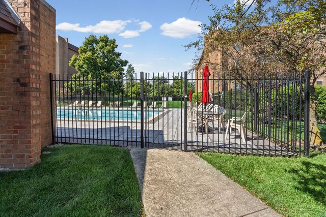 1795 Lake Cook Road 110, Highland Park, IL 60035