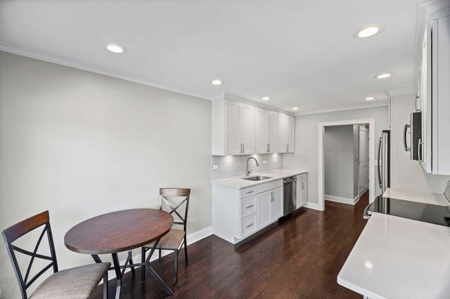 1795 Lake Cook Road 110, Highland Park, IL 60035