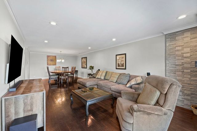 1795 Lake Cook Road 110, Highland Park, IL 60035